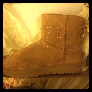 UGG mini boot